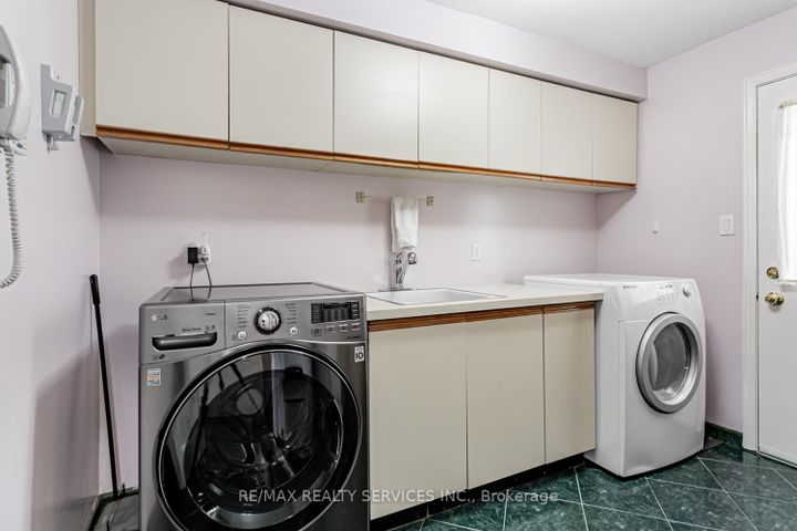 Photo 32 at 14 Nottingham Crescent, Westgate, Brampton