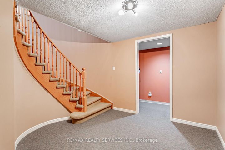Photo 33 at 14 Nottingham Crescent, Westgate, Brampton