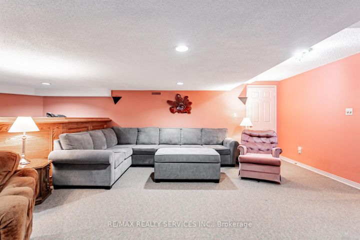 Photo 34 at 14 Nottingham Crescent, Westgate, Brampton