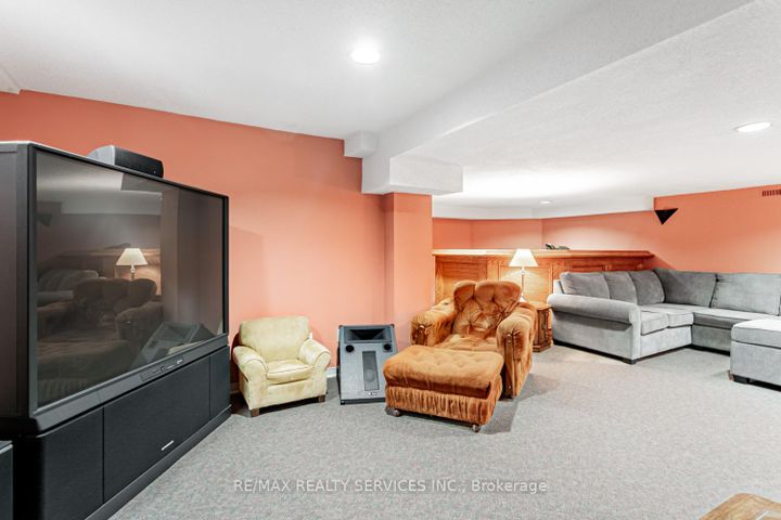 Photo 36 at 14 Nottingham Crescent, Westgate, Brampton