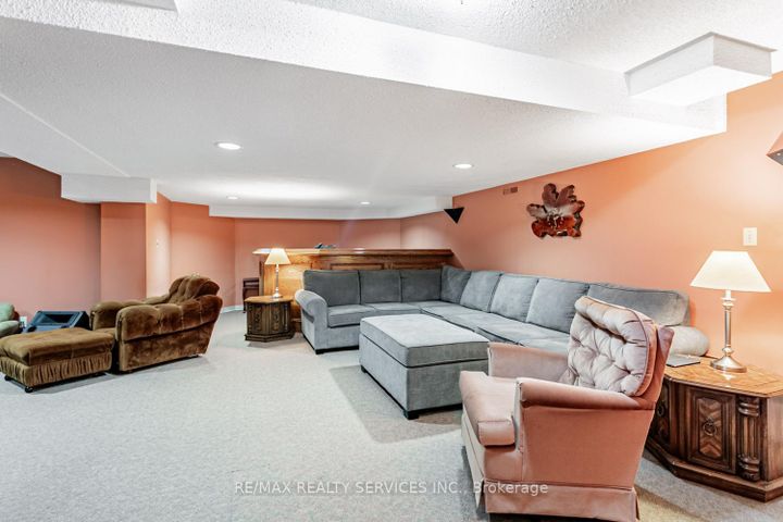 Photo 38 at 14 Nottingham Crescent, Westgate, Brampton