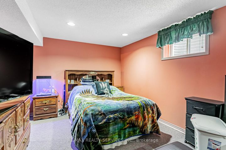 Photo 39 at 14 Nottingham Crescent, Westgate, Brampton