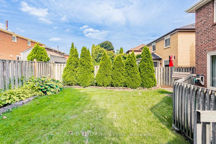 Photo 43 at 14 Nottingham Crescent, Westgate, Brampton