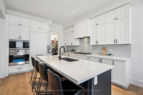Photo 1 at 46 Boulton Trail, GO Glenorchy, Oakville