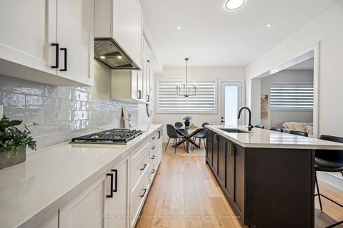 Photo 10 at 46 Boulton Trail, GO Glenorchy, Oakville