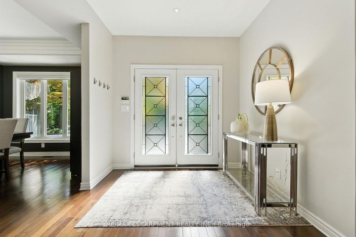 Photo 2 at 26 PARKSHORE Place, Rural Flamborough, Hamilton