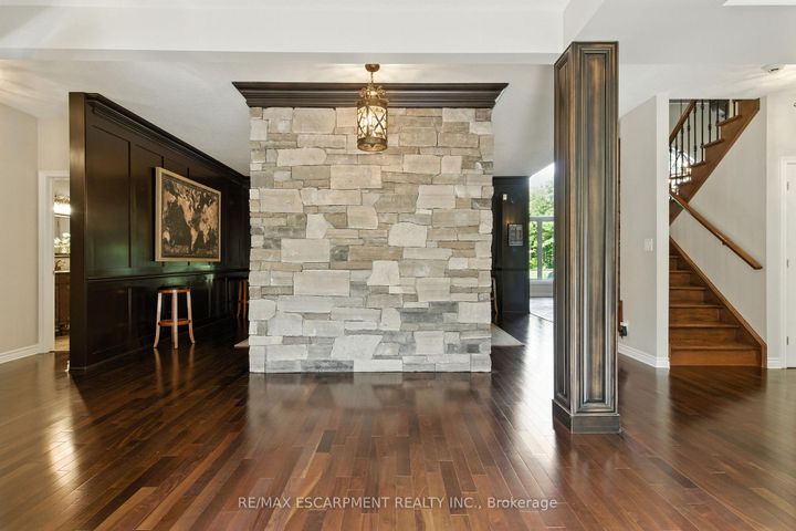Photo 3 at 26 PARKSHORE Place, Rural Flamborough, Hamilton