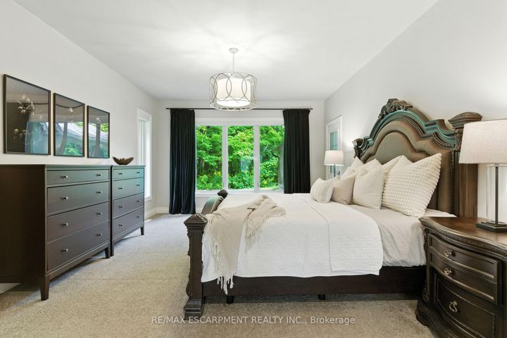 Photo 4 at 26 PARKSHORE Place, Rural Flamborough, Hamilton