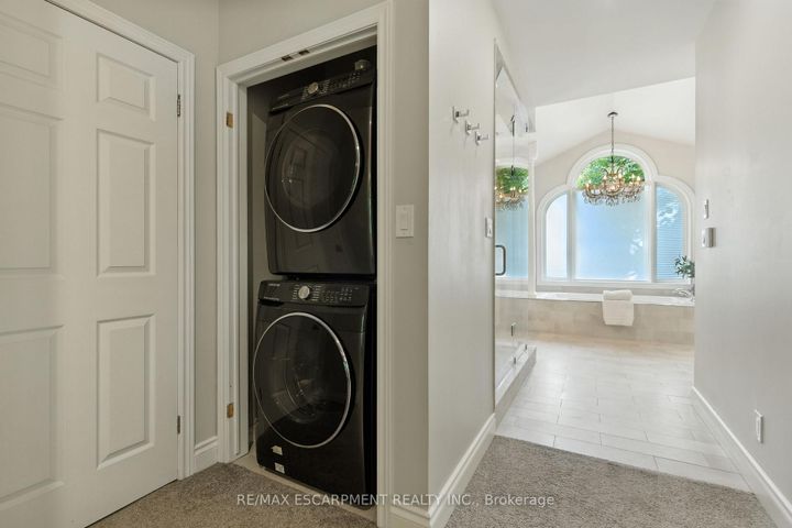 Photo 6 at 26 PARKSHORE Place, Rural Flamborough, Hamilton