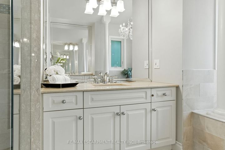 Photo 9 at 26 PARKSHORE Place, Rural Flamborough, Hamilton