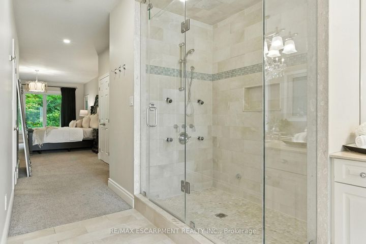 Photo 10 at 26 PARKSHORE Place, Rural Flamborough, Hamilton