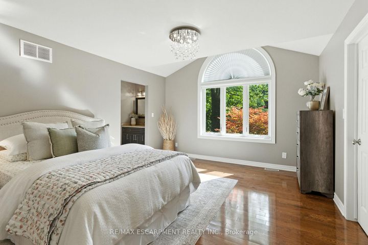 Photo 33 at 26 PARKSHORE Place, Rural Flamborough, Hamilton