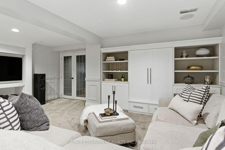 Photo 39 at 26 PARKSHORE Place, Rural Flamborough, Hamilton
