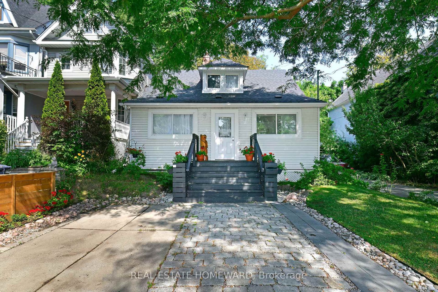 11 Elmer Avenue, The Beaches, Toronto by Loree Meneguzzi Real Estate 11 Elmer Avenue, The Beaches, Toronto