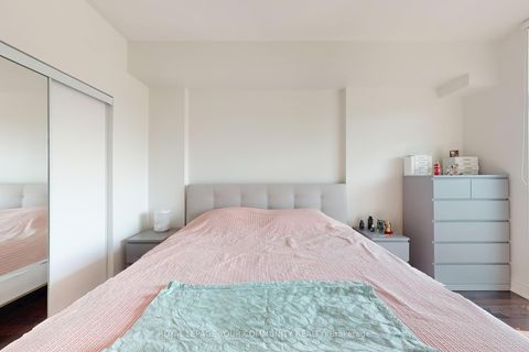 Photo 11 at 220 - 10211 Keele Street, Maple, Vaughan