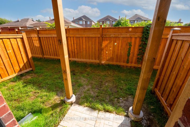 Photo 11 at 13 Kennisis Way, Maple, Vaughan