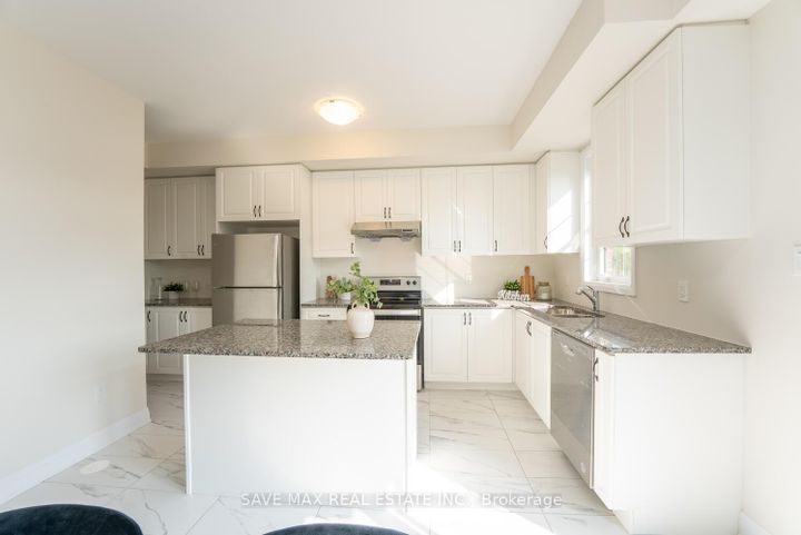 Photo 22 at 13 Kennisis Way, Maple, Vaughan