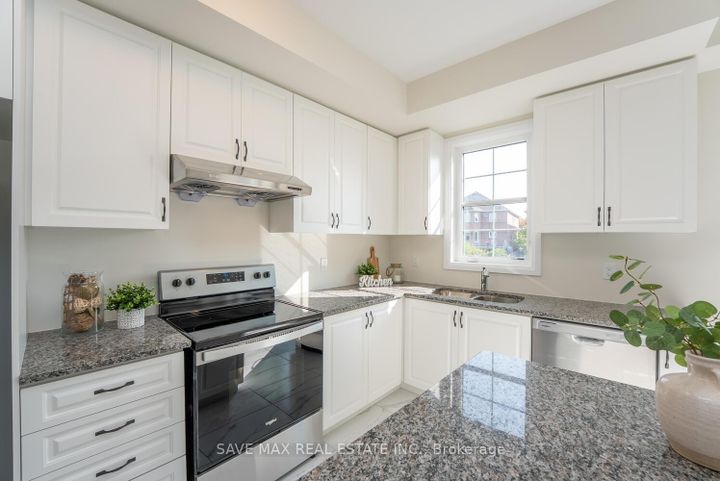 Photo 24 at 13 Kennisis Way, Maple, Vaughan