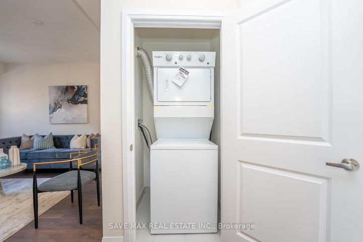 Photo 26 at 13 Kennisis Way, Maple, Vaughan