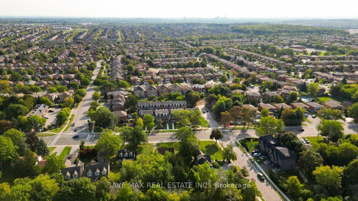 Photo 46 at 13 Kennisis Way, Maple, Vaughan