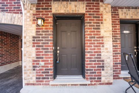 Photo 5 at 13 Kennisis Way, Maple, Vaughan