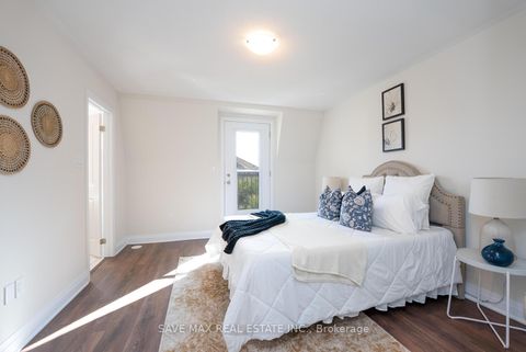 Photo 31 at 13 Kennisis Way, Maple, Vaughan