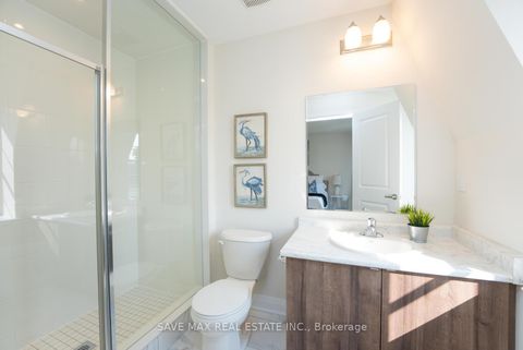 Photo 34 at 13 Kennisis Way, Maple, Vaughan