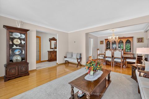Photo 7 at 39 Katie Court, Maple Leaf, Toronto