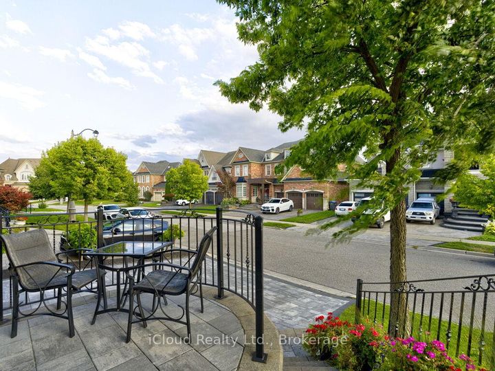 Photo 3 at 3 Vissini Way, Bram East, Brampton