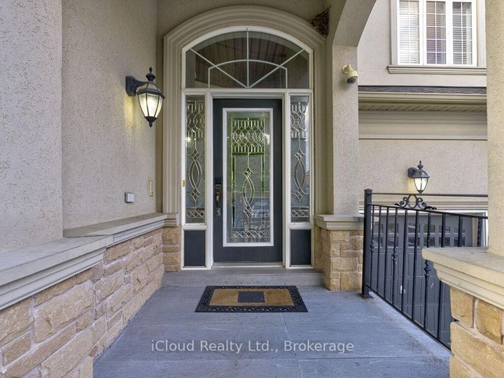 Photo 4 at 3 Vissini Way, Bram East, Brampton