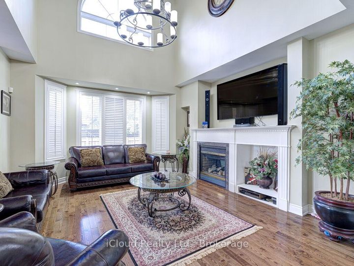 Photo 7 at 3 Vissini Way, Bram East, Brampton