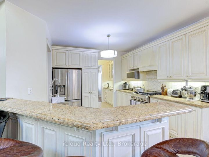 Photo 10 at 3 Vissini Way, Bram East, Brampton