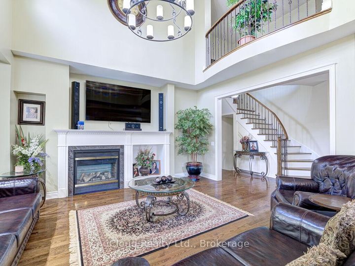 Photo 11 at 3 Vissini Way, Bram East, Brampton