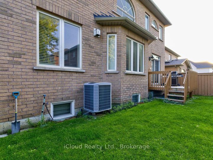 Photo 30 at 3 Vissini Way, Bram East, Brampton
