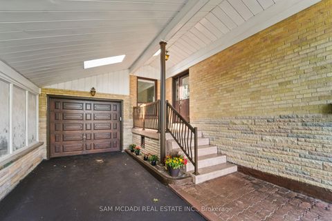 Photo 2 at 60 Greenfield Drive, City Centre West, Toronto