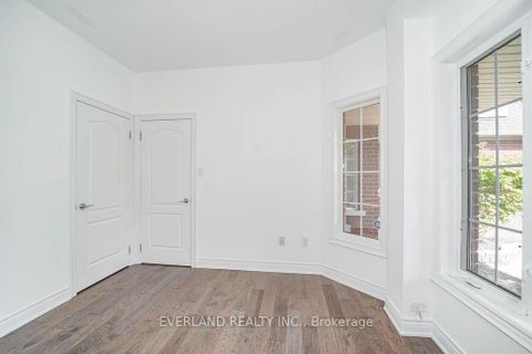 Photo 7 at 618 Foxcroft Boulevard, Wyndham, Newmarket