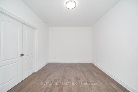 Photo 9 at 618 Foxcroft Boulevard, Wyndham, Newmarket