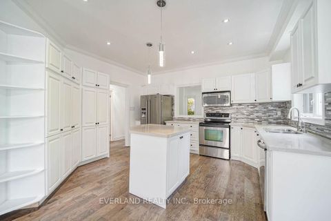 Photo 14 at 618 Foxcroft Boulevard, Wyndham, Newmarket