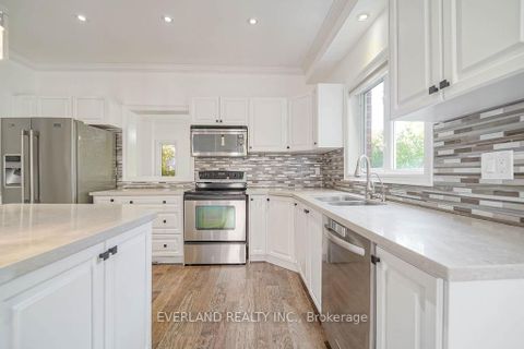 Photo 15 at 618 Foxcroft Boulevard, Wyndham, Newmarket