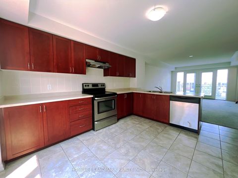 Photo 3 at 55 Burton Howard Drive, Bayview Northeast, Aurora
