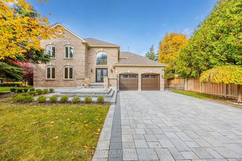 Photo 4 at 11 Wendover Court, Bayview Hill, Richmond Hill Photo 4 at 11 Wendover Court, Bayview Hill, Richmond Hill