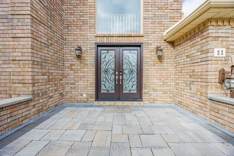 Photo 6 at 11 Wendover Court, Bayview Hill, Richmond Hill Photo 6 at 11 Wendover Court, Bayview Hill, Richmond Hill