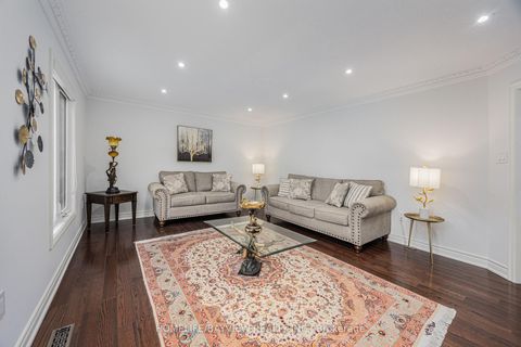 Photo 11 at 11 Wendover Court, Bayview Hill, Richmond Hill Photo 11 at 11 Wendover Court, Bayview Hill, Richmond Hill