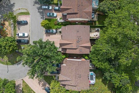 Photo 1 at 13 Normandy Place, CO Central, Oakville