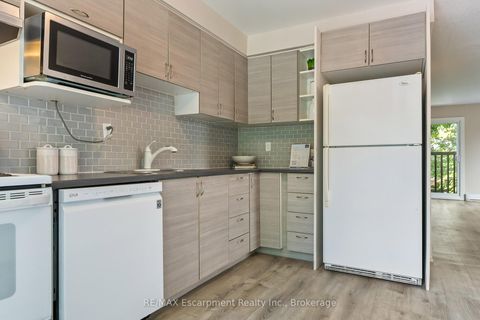 Photo 2 at 13 Normandy Place, CO Central, Oakville