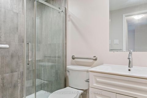 Photo 10 at 13 Normandy Place, CO Central, Oakville
