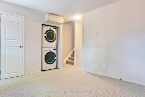Photo 13 at 13 Normandy Place, CO Central, Oakville