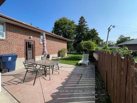Photo 2 at 55 Sun Row Drive, The Westway, Toronto