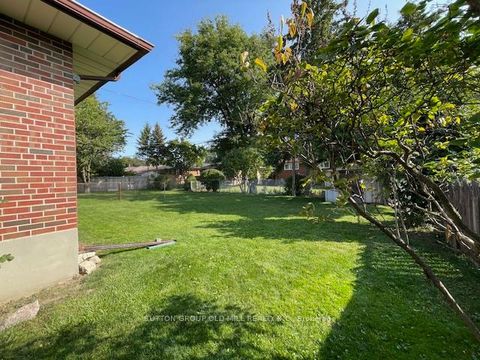 Photo 3 at 55 Sun Row Drive, The Westway, Toronto