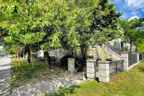 Photo 37 at C11 - 108 Finch Avenue W, Newtonbrook West, Toronto